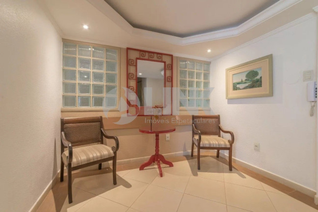 Imagem Imóvel com 3 Quartos à Venda, 205 m² em Menino Deus - Porto Alegre Imagem Imóvel com 3 Quartos à Venda, 205 m² em Menino Deus - Porto Alegre
