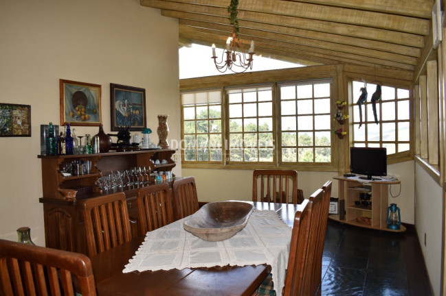 Imagem Casa com 4 Quartos à Venda, 226 m² em Região Do Alto Do Capivari - Campos Do Jordão Imagem Casa com 4 Quartos à Venda, 226 m² em Região Do Alto Do Capivari - Campos Do Jordão