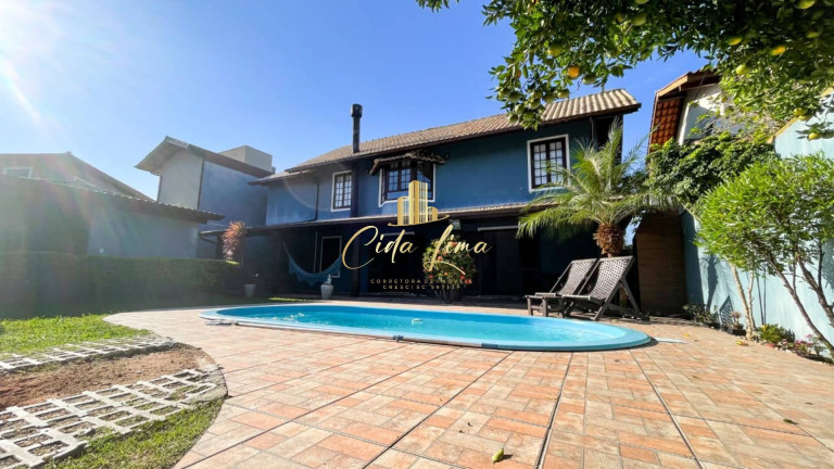 Imagem Casa com 3 Quartos à Venda, 228 m² em Rio Tavares - Florianópolis Imagem Casa com 3 Quartos à Venda, 228 m² em Rio Tavares - Florianópolis