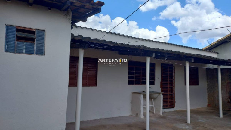 Imagem Casa com 1 Quarto à Venda, 200 m² Imagem Casa com 1 Quarto à Venda, 200 m²