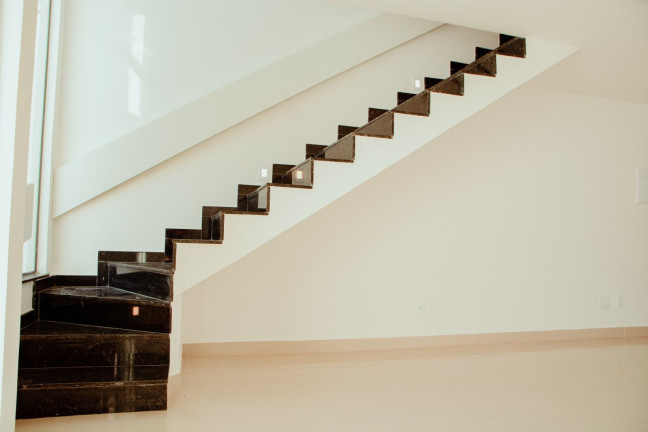 Imagem Casa com 2 Quartos à Venda, 80 m²