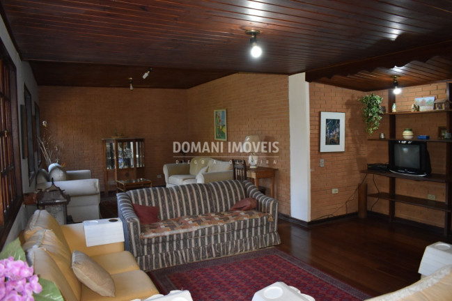 Imagem Casa com 4 Quartos à Venda, 93 m² em Região Do Vale Encantado - Campos Do Jordão Imagem Casa com 4 Quartos à Venda, 93 m² em Região Do Vale Encantado - Campos Do Jordão