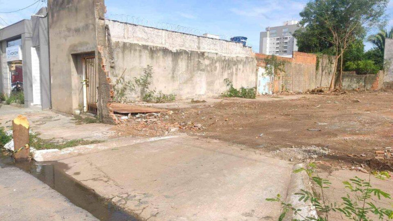 Imagem Terreno à Venda, 1.500 m² em Cuiabá Imagem Terreno à Venda, 1.500 m² em Cuiabá