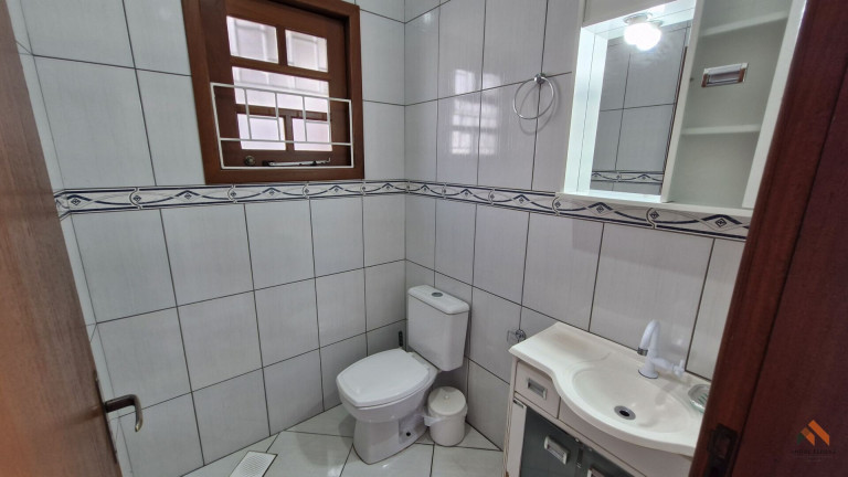 Imagem Casa com 3 Quartos à Venda, 240 m²
