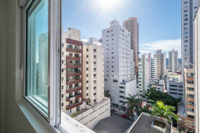 Imagem Imóvel com 3 Quartos à Venda,  em Centro - Balneário Camboriú