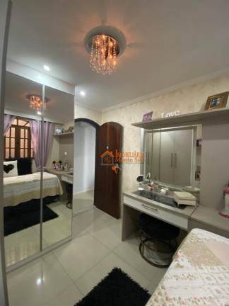 Imagem Sobrado com 6 Quartos à Venda, 300 m² em Vila Nova Bonsucesso - Guarulhos Imagem Sobrado com 6 Quartos à Venda, 300 m² em Vila Nova Bonsucesso - Guarulhos