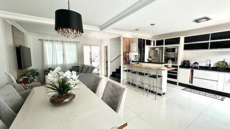 Imagem Casa com 3 Quartos à Venda, 400 m² em Nações - Balneário Camboriú