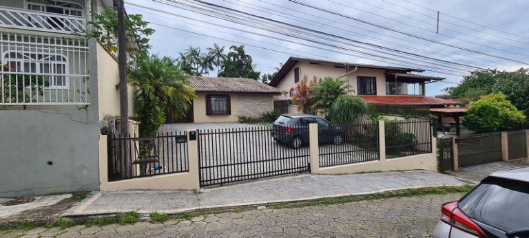 Imagem Casa com 4 Quartos à Venda,  em Floresta - Joinville