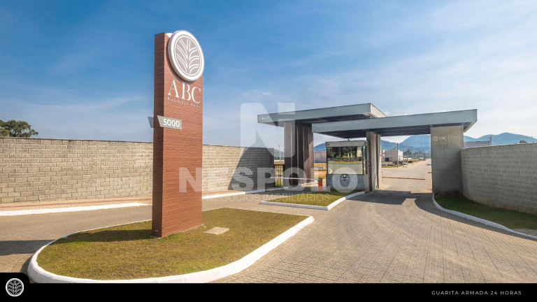 Imóvel Comercial à Venda, 2.250 m² em Perequê - Porto Belo