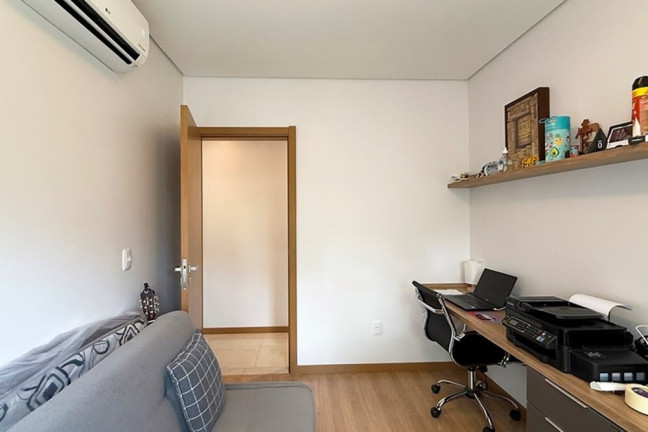 Imagem Imóvel com 3 Quartos à Venda, 104 m² em Petrópolis - Porto Alegre Imagem Imóvel com 3 Quartos à Venda, 104 m² em Petrópolis - Porto Alegre