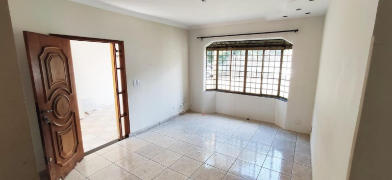 Imagem Casa com 3 Quartos à Venda, 101 m² em Conjunto Requião - Maringá Imagem Casa com 3 Quartos à Venda, 101 m² em Conjunto Requião - Maringá