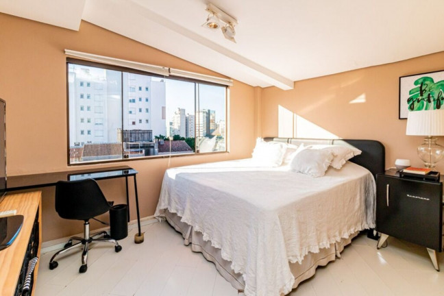 Imagem Imóvel com 4 Quartos à Venda, 335 m² em Rio Branco - Porto Alegre Imagem Imóvel com 4 Quartos à Venda, 335 m² em Rio Branco - Porto Alegre