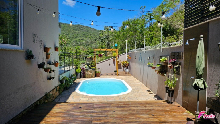 Imagem Casa com 3 Quartos à Venda, 178 m² em Córrego Grande - Florianópolis Imagem Casa com 3 Quartos à Venda, 178 m² em Córrego Grande - Florianópolis