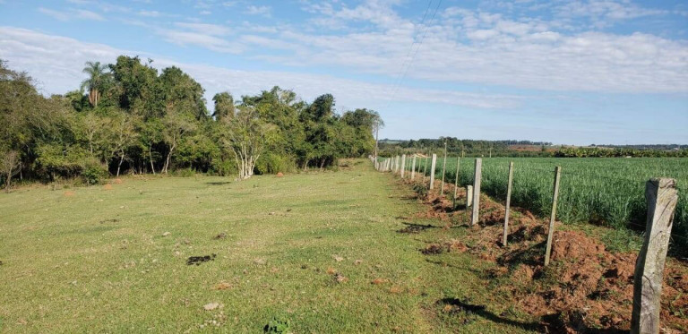 Imagem Chácara com 2 Quartos à Venda, 118 m² em Zona Rural - Angatuba Imagem Chácara com 2 Quartos à Venda, 118 m² em Zona Rural - Angatuba