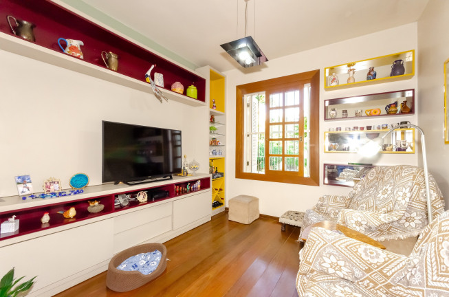 Imagem Casa com 4 Quartos à Venda, 332 m² em Petrópolis - Porto Alegre Imagem Casa com 4 Quartos à Venda, 332 m² em Petrópolis - Porto Alegre
