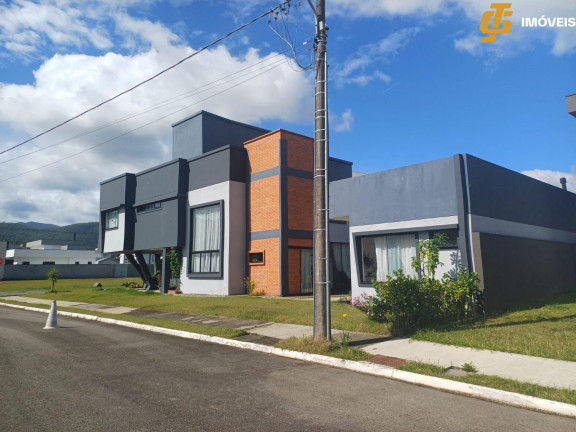 Imagem Casa com 3 Quartos à Venda, 260 m² em Caledônia - Camboriú Imagem Casa com 3 Quartos à Venda, 260 m² em Caledônia - Camboriú