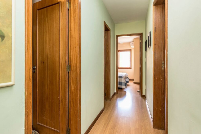 Imagem Casa com 5 Quartos à Venda, 381 m² em Jardim Lindóia - Porto Alegre Imagem Casa com 5 Quartos à Venda, 381 m² em Jardim Lindóia - Porto Alegre