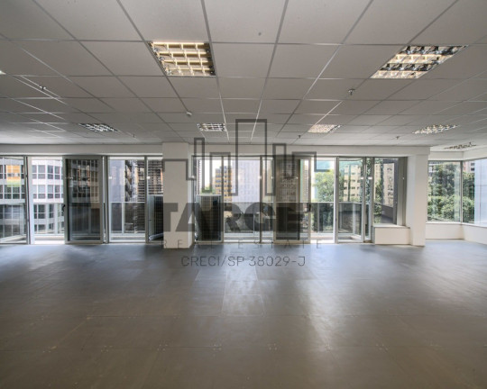 Imóvel para Alugar, 1.360 m² em Vila Cordeiro - São Paulo