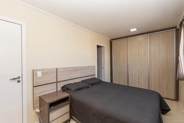 Imagem Sobrado com 4 Quartos à Venda, 170 m² em Uberaba - Curitiba Imagem Sobrado com 4 Quartos à Venda, 170 m² em Uberaba - Curitiba