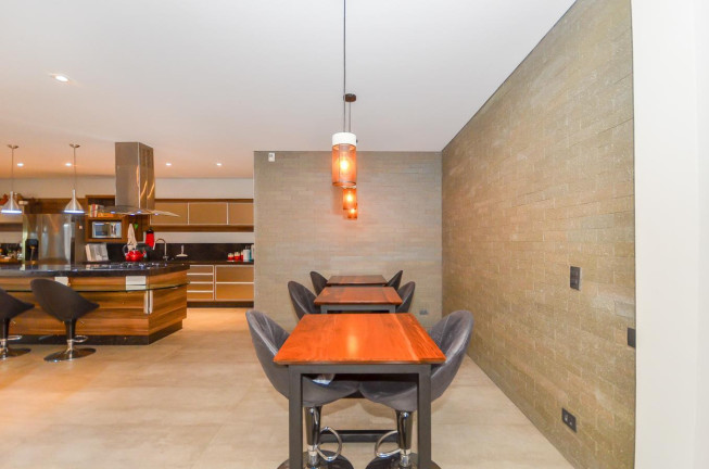 Imagem Casa com 5 Quartos à Venda, 396 m²em Tingui - Curitiba