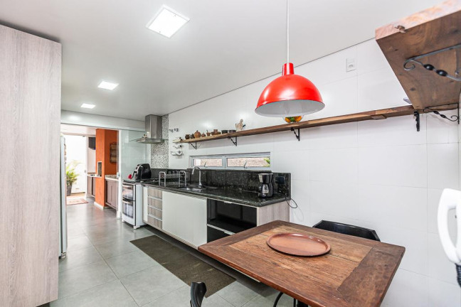 Imagem Casa com 3 Quartos à Venda, 236 m² em Santa Quitéria - Curitiba Imagem Casa com 3 Quartos à Venda, 236 m² em Santa Quitéria - Curitiba