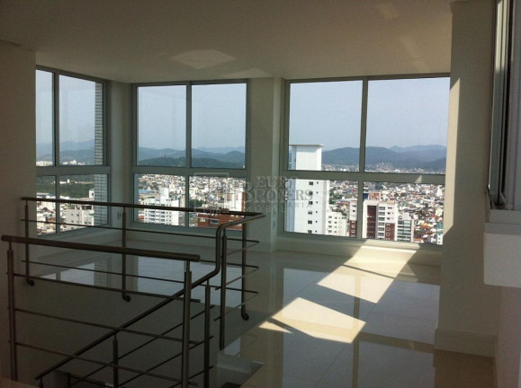 Imagem Cobertura com 3 Quartos à Venda, 330 m² em Centro - Balneário Camboriú