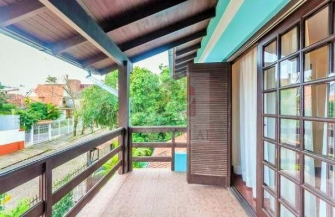 Imagem Casa com 3 Quartos à Venda, 330 m² em Ipanema - Porto Alegre Imagem Casa com 3 Quartos à Venda, 330 m² em Ipanema - Porto Alegre