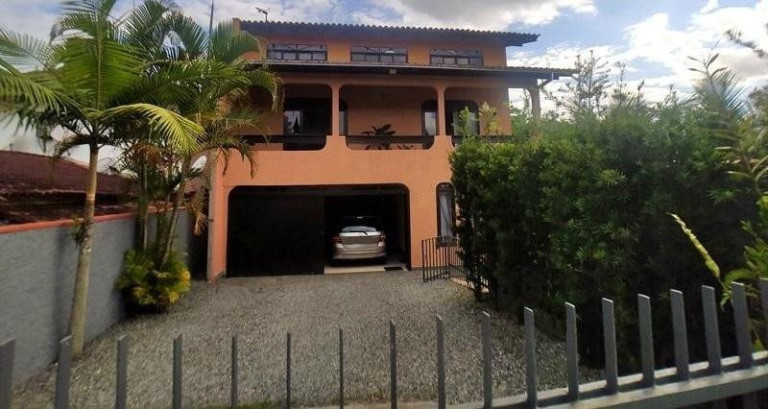 Casa com 4 Quartos à Venda, 276 m² em Floresta - Joinville