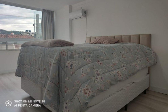 Imagem Sobrado com 3 Quartos à Venda, 305 m² em Centro - Balneário Camboriú Imagem Sobrado com 3 Quartos à Venda, 305 m² em Centro - Balneário Camboriú