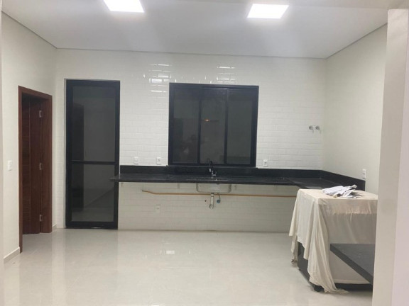 Imagem Imóvel com 3 Quartos à Venda, 300 m² em Ponta Negra - Manaus Imagem Imóvel com 3 Quartos à Venda, 300 m² em Ponta Negra - Manaus
