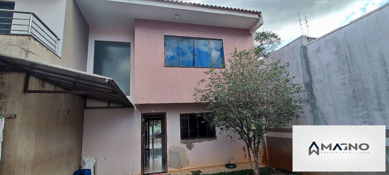 Imagem Casa com 4 Quartos à Venda, 257 m² em Centro - Cascavel