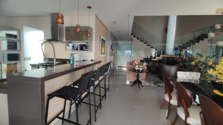 Imagem Casa com 4 Quartos à Venda, 406 m² em Jardim Itália - Cuiabá Imagem Casa com 4 Quartos à Venda, 406 m² em Jardim Itália - Cuiabá