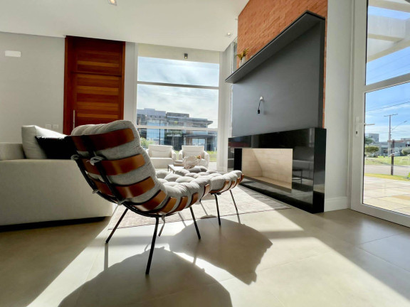 Imagem Casa com 4 Quartos à Venda, em Centro - Xangri-lá Imagem Casa com 4 Quartos à Venda, em Centro - Xangri-lá