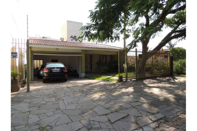 Imagem Casa com 5 Quartos à Venda, em Cristal - Porto Alegre Imagem Casa com 5 Quartos à Venda, em Cristal - Porto Alegre
