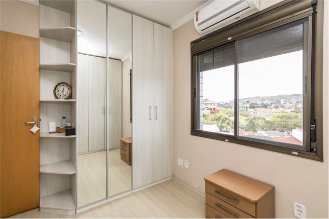 Imagem Imóvel com 3 Quartos à Venda, em Jardim Itu - Porto Alegre Imagem Imóvel com 3 Quartos à Venda, em Jardim Itu - Porto Alegre