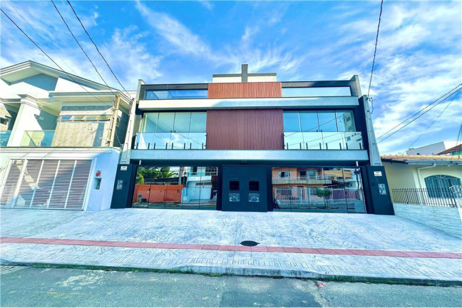 Imagem Casa com 3 Quartos à Venda, 264 m² em Nações - Balneário Camboriú Imagem Casa com 3 Quartos à Venda, 264 m² em Nações - Balneário Camboriú