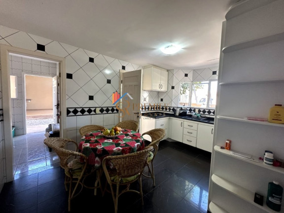 Imagem Casa com 3 Quartos à Venda, 279 m² em Carianos - Florianópolis Imagem Casa com 3 Quartos à Venda, 279 m² em Carianos - Florianópolis