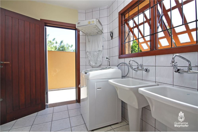 Imagem Casa com 5 Quartos à Venda, em Glória - Porto Alegre Imagem Casa com 5 Quartos à Venda, em Glória - Porto Alegre