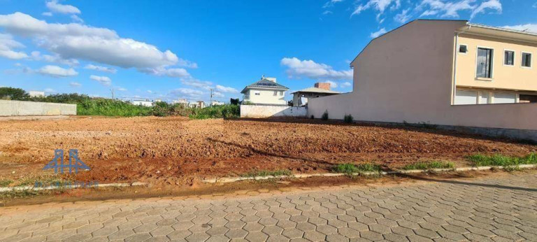 Terreno à Venda, 360 m² em Carianos - Florianópolis