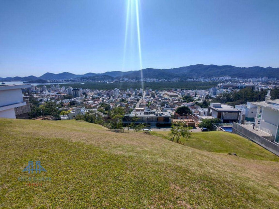 Terreno à Venda, 720 m² em Trindade - Florianópolis
