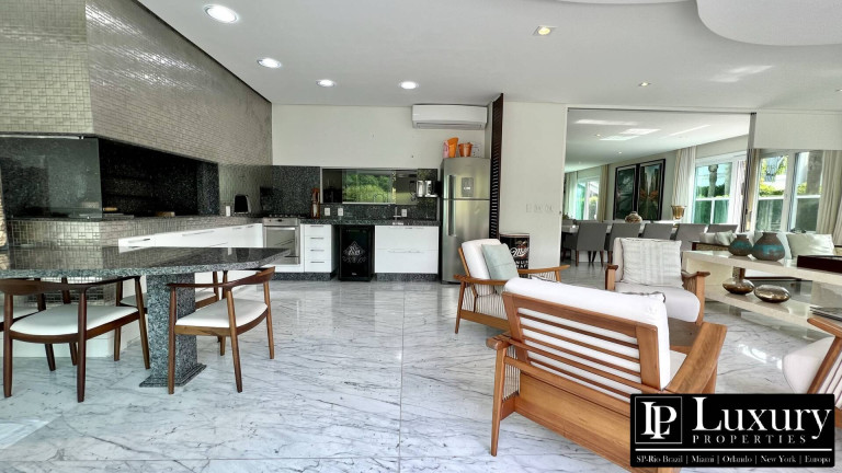 Imagem Casa com 7 Quartos à Venda, em Jurerê Internacional - Florianópolis Imagem Casa com 7 Quartos à Venda, em Jurerê Internacional - Florianópolis