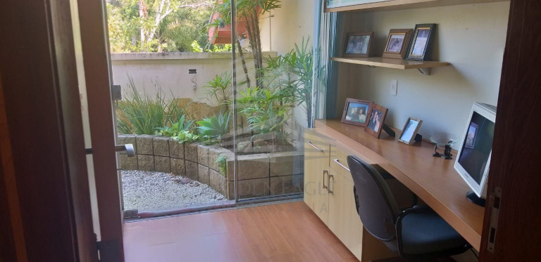 Imagem Casa com 4 Quartos à Venda, 351 m² em Praia Taquaras - Balneário Camboriú Imagem Casa com 4 Quartos à Venda, 351 m² em Praia Taquaras - Balneário Camboriú