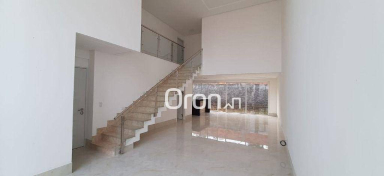 Sobrado com 4 Quartos à Venda, 203 m² em Santa Genoveva - Goiânia