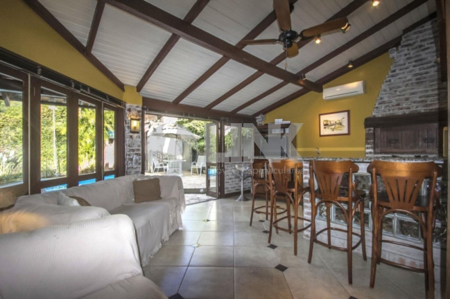 Imagem Casa com 4 Quartos à Venda, 390 m² em Petrópolis - Porto Alegre