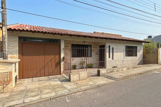 Imagem Casa com 2 Quartos à Venda, 101 m² em Vila Nova - Porto Alegre Imagem Casa com 2 Quartos à Venda, 101 m² em Vila Nova - Porto Alegre