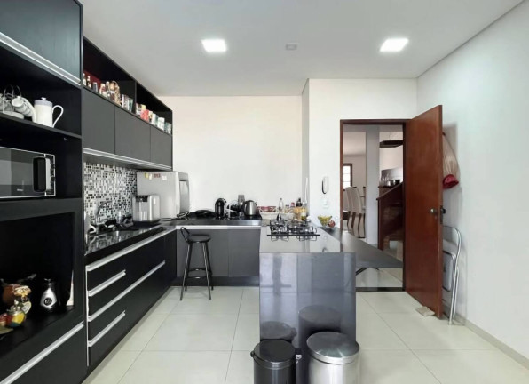 Imagem Casa com 3 Quartos à Venda, 300 m² em Campinas Imagem Casa com 3 Quartos à Venda, 300 m² em Campinas