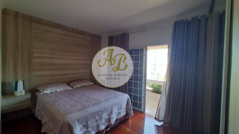 Imagem Casa com 3 Quartos à Venda, 250 m² em Jardim Integração - Franca