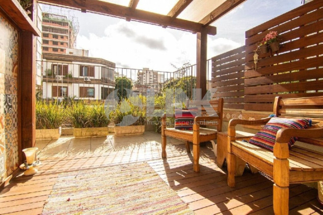 Imagem Imóvel com 3 Quartos à Venda, 232 m² em Petrópolis - Porto Alegre Imagem Imóvel com 3 Quartos à Venda, 232 m² em Petrópolis - Porto Alegre