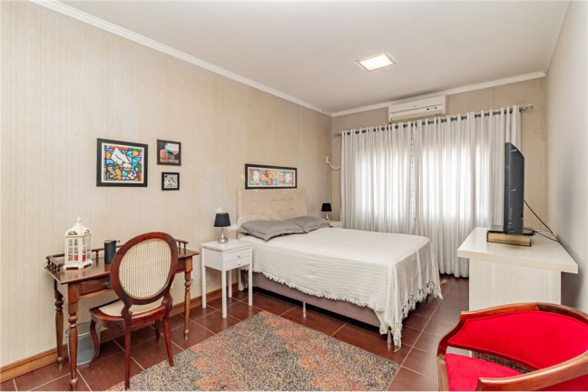 Imagem Imóvel com 3 Quartos à Venda, em Vila Ipiranga - Porto Alegre Imagem Imóvel com 3 Quartos à Venda, em Vila Ipiranga - Porto Alegre
