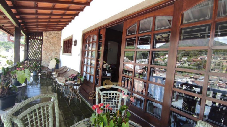 Imagem Casa com 6 Quartos à Venda, 700 m² em Tijuca - Teresópolis Imagem Casa com 6 Quartos à Venda, 700 m² em Tijuca - Teresópolis